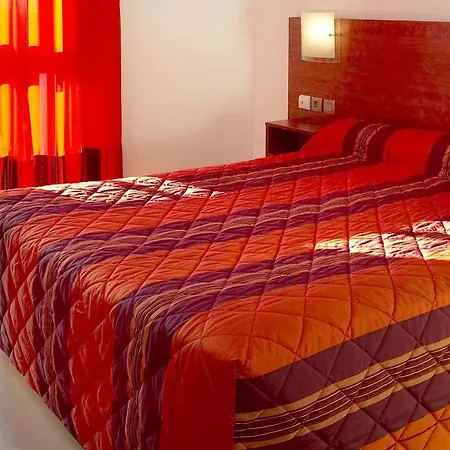 Otel Les Peyrieres Olemps