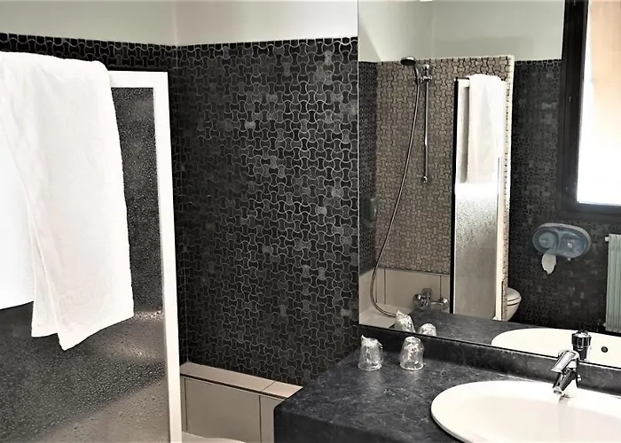 Les Peyrieres מלון Olemps