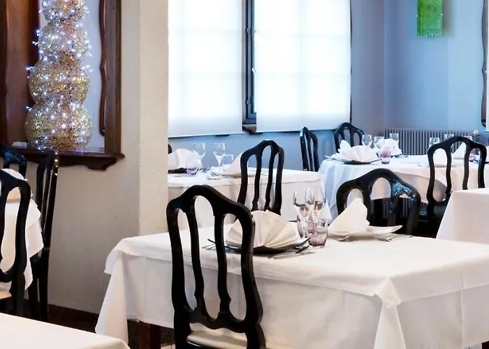 Les Peyrieres 酒店 Olemps