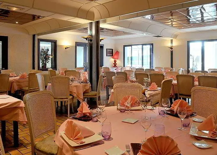 Les Peyrieres 酒店 Olemps